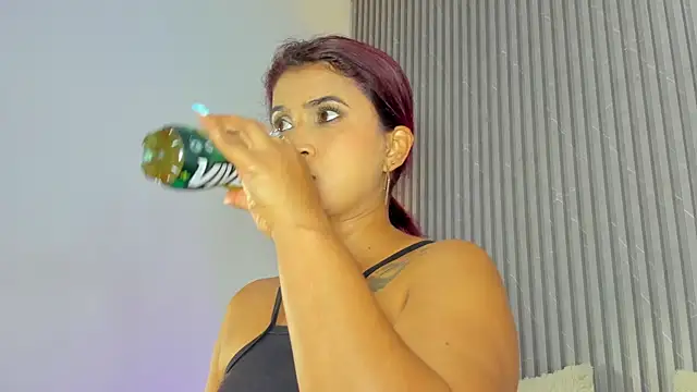 Snapshot of DAFNECOX chatting on 10.10.25 DAFNECOX online show from 10.10.25