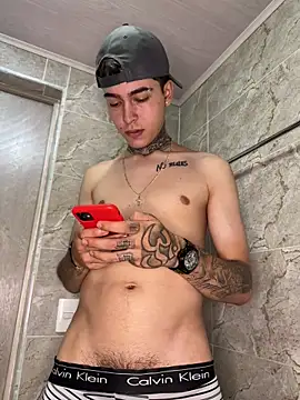 Snapshot of samm4044 chatting on 10.18.25 samm4044 online show from 10.18.25