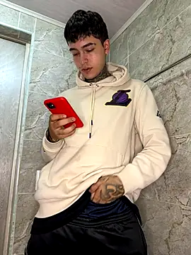 Snapshot of samm4044 chatting on 10.19.25 samm4044 online show from 10.19.25