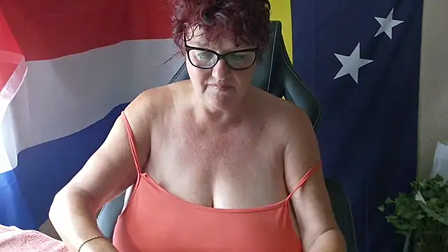 Snapshot of -Curvy- chatting on 06.23.26 -Curvy- online show from 06.23.26