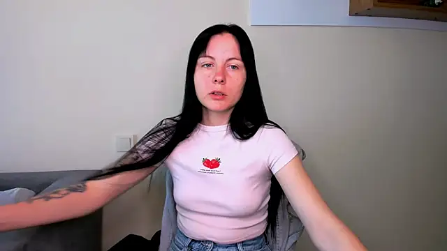 Snapshot of Elle_Pearl_ chatting on 05.15.26 Elle Pearl online show from 05.15.26