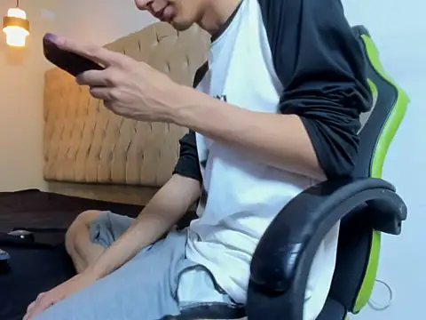 Darkknightx01 online show from 11.17.25