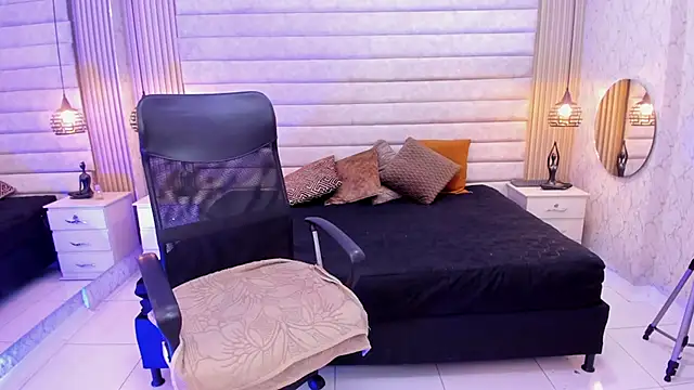 Snapshot of VictoriaaBlair chatting on 04.02.26 VictoriaaBlair online show from 04.02.26