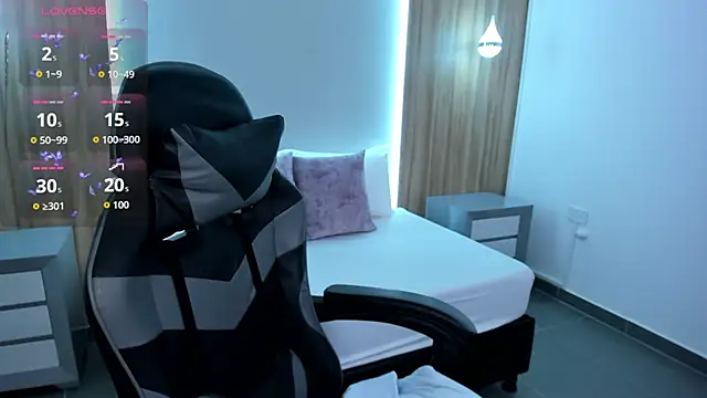 Snapshot of megara_x_ chatting on 10.07.25 megara x online show from 10.07.25