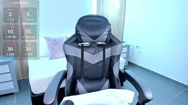 Snapshot of megara_x_ chatting on 10.11.25 megara x online show from 10.11.25