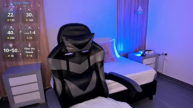 Snapshot of megara_x_ chatting on 11.02.25 megara x online show from 11.02.25