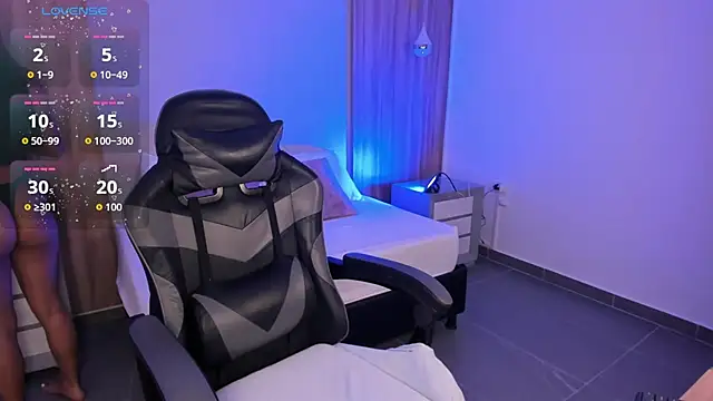 Snapshot of megara_x_ chatting on 11.19.25 megara x online show from 11.19.25