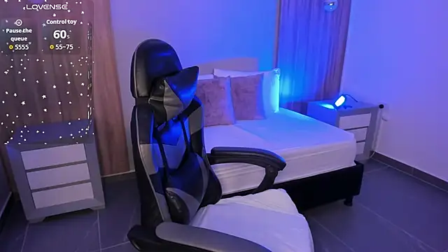 Snapshot of megara_x_ chatting on 11.23.25 megara x online show from 11.23.25