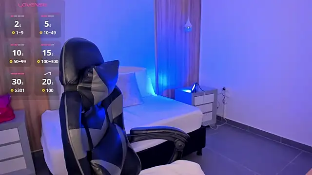 Snapshot of megara_x_ chatting on 12.14.25 megara x online show from 12.14.25