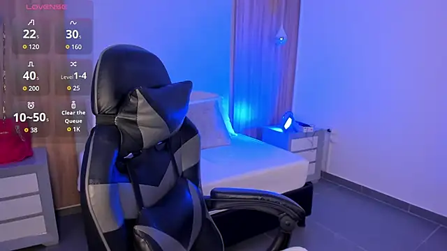 Snapshot of megara_x_ chatting on 12.18.25 megara x online show from 12.18.25