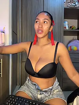 Snapshot of Mia_sweet80 chatting on 11.11.25 Mia sweet80 online show from 11.11.25