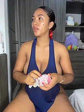 Snapshot of Mia_sweet80 chatting on 11.17.25 Mia sweet80 online show from 11.17.25