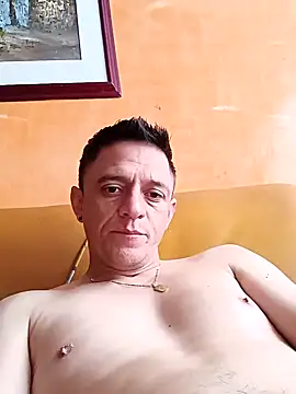 Snapshot of leon8013A chatting on 10.17.25 leon8013A online show from 10.17.25