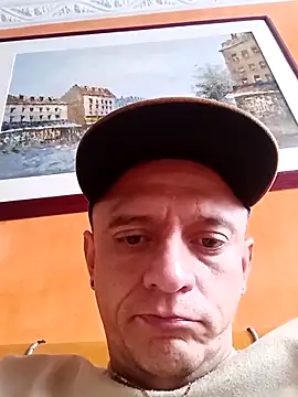 Snapshot of leon8013A chatting on 11.11.25 leon8013A online show from 11.11.25