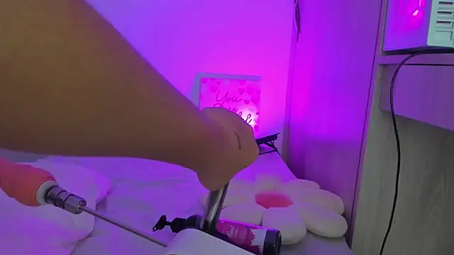 Snapshot of Eva_cutte chatting on 09.10.25 Eva cutte online show from 09.10.25