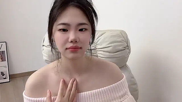 Snapshot of suki-1 chatting on 03.16.26 suki-1 online show from 03.16.26