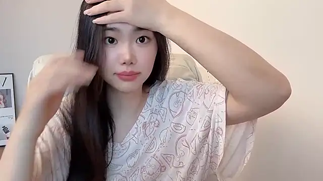 Snapshot of suki-1 chatting on 06.14.26 suki-1 online show from 06.14.26