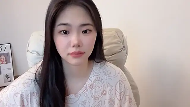 Snapshot of suki-1 chatting on 06.15.26 suki-1 online show from 06.15.26