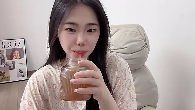 Snapshot of suki-1 chatting on 06.18.26 suki-1 online show from 06.18.26