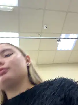 Snapshot of StephanieMur chatting on 09.13.25 StephanieMur online show from 09.13.25