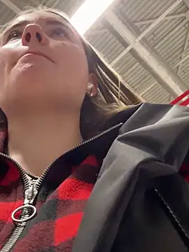 Snapshot of StephanieMur chatting on 09.29.25 StephanieMur online show from 09.29.25