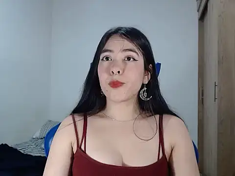 Snapshot of EloiseJun chatting on 11.02.25 EloiseJun online show from 11.02.25