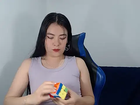 Snapshot of EloiseJun chatting on 11.20.25 EloiseJun online show from 11.20.25