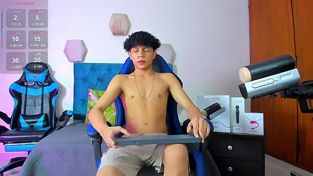 Snapshot of _taylor_black chatting on 09.24.25  taylor black online show from 09.24.25