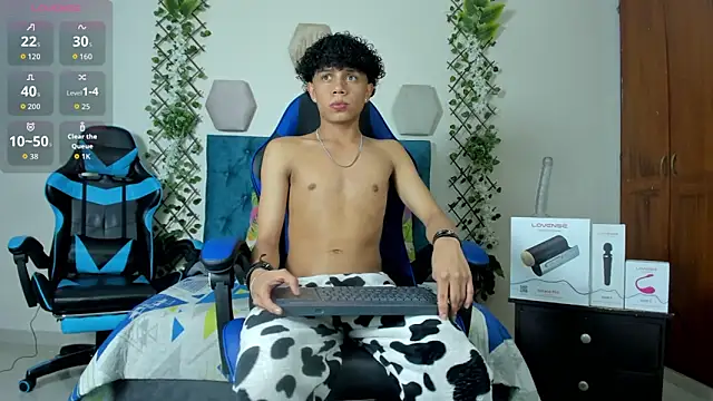 Snapshot of _taylor_black chatting on 10.07.25  taylor black online show from 10.07.25