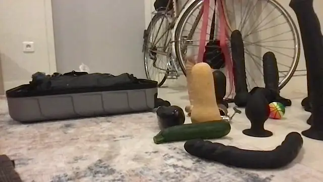 Snapshot of Zaak91190 chatting on 11.05.25 Zaak91190 online show from 11.05.25