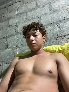 Snapshot of cm_2005 chatting on 02.08.26 cm 2005 online show from 02.08.26