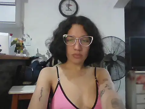 Snapshot of loliporomero chatting on 10.02.25 loliporomero online show from 10.02.25