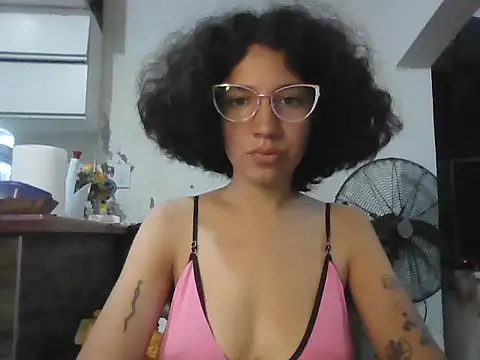 Snapshot of loliporomero chatting on 10.04.25 loliporomero online show from 10.04.25