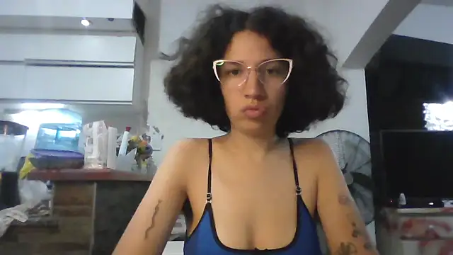 Snapshot of loliporomero chatting on 10.17.25 loliporomero online show from 10.17.25