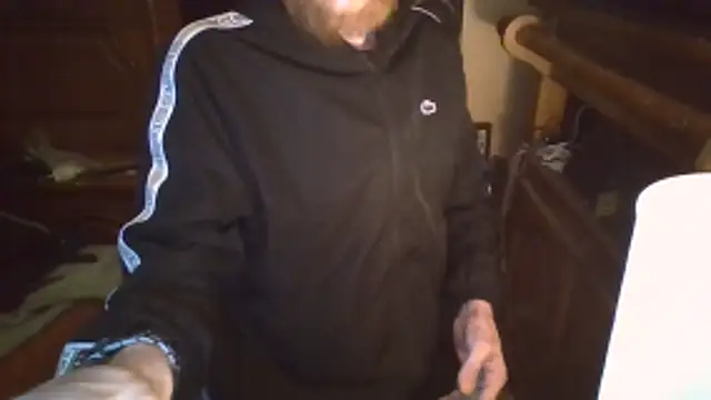 Snapshot of zipman92 chatting on 12.21.25 zipman92 online show from 12.21.25