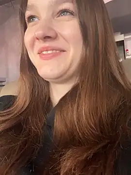 Snapshot of MichelleRoux chatting on 09.19.25 MichelleRoux online show from 09.19.25