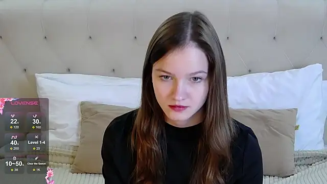 Snapshot of MichelleRoux chatting on 09.26.25 MichelleRoux online show from 09.26.25