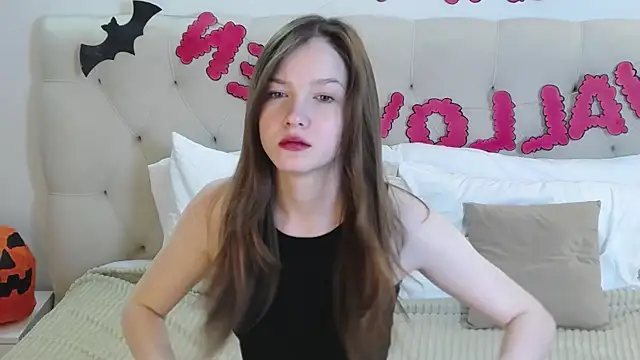 Snapshot of MichelleRoux chatting on 10.25.25 MichelleRoux online show from 10.25.25