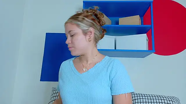 Snapshot of BelaMiller_ chatting on 09.15.25 BelaMiller  online show from 09.15.25