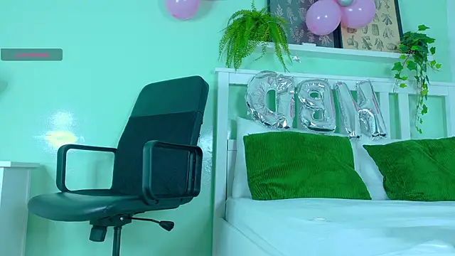 Snapshot of BelaMiller_ chatting on 10.03.25 BelaMiller  online show from 10.03.25