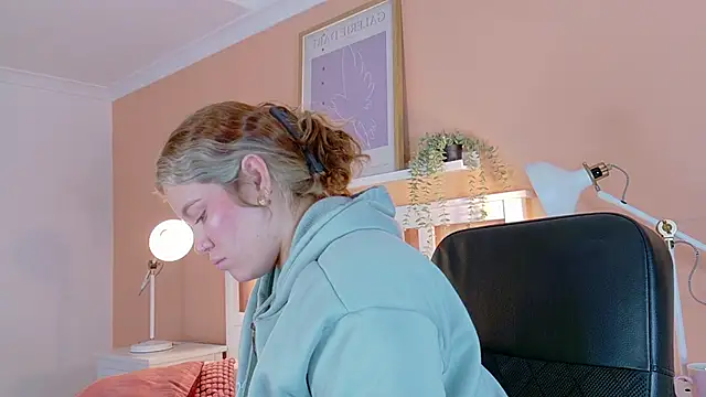 Snapshot of BelaMiller_ chatting on 10.06.25 BelaMiller  online show from 10.06.25