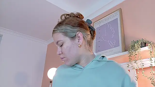 Snapshot of BelaMiller_ chatting on 10.08.25 BelaMiller  online show from 10.08.25