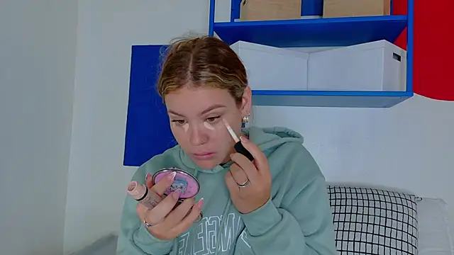 Snapshot of BelaMiller_ chatting on 10.10.25 BelaMiller  online show from 10.10.25