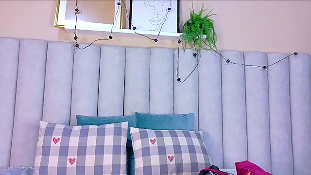 Snapshot of BelaMiller_ chatting on 10.19.25 BelaMiller  online show from 10.19.25