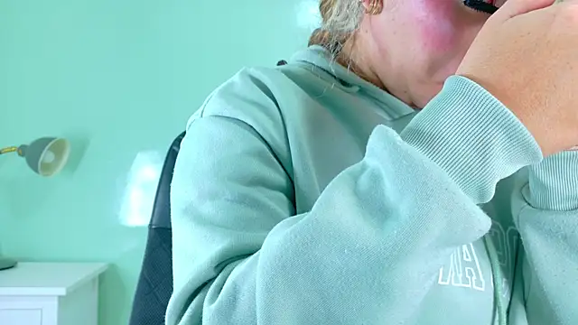 Snapshot of BelaMiller_ chatting on 10.25.25 BelaMiller  online show from 10.25.25