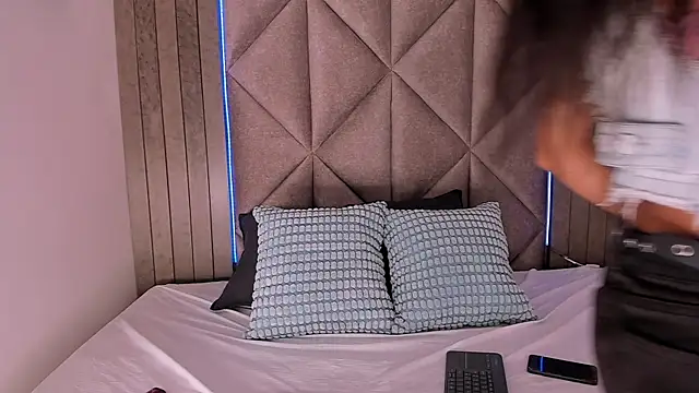 Snapshot of TiffValentinee_ chatting on 09.13.25 TiffValentinee online show from 09.13.25