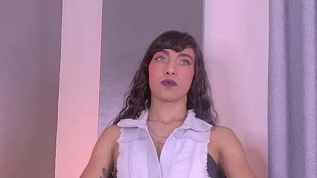 Snapshot of TiffValentinee_ chatting on 09.22.25 TiffValentinee online show from 09.22.25