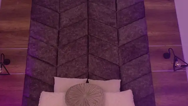 Snapshot of TiffValentinee_ chatting on 10.04.25 TiffValentinee online show from 10.04.25