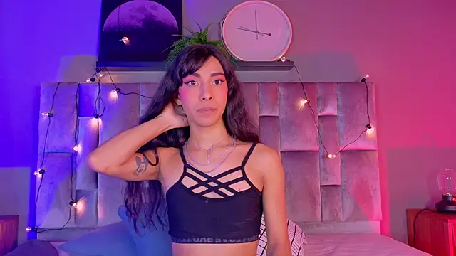 Snapshot of TiffValentinee_ chatting on 10.18.25 TiffValentinee online show from 10.18.25