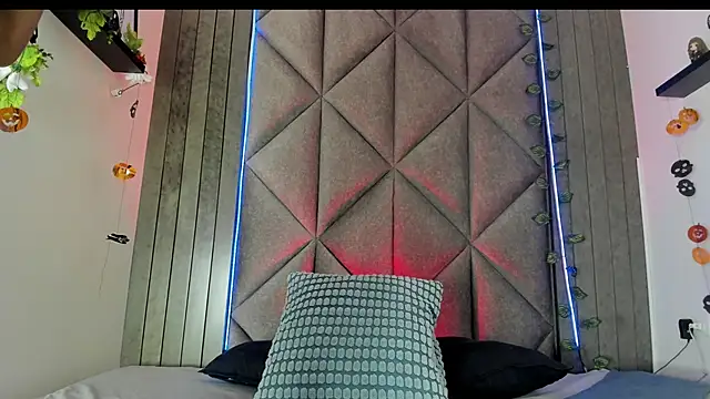 Snapshot of TiffValentinee_ chatting on 10.24.25 TiffValentinee online show from 10.24.25